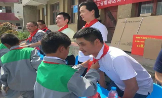 建設希望小學，參與青少年公益活動